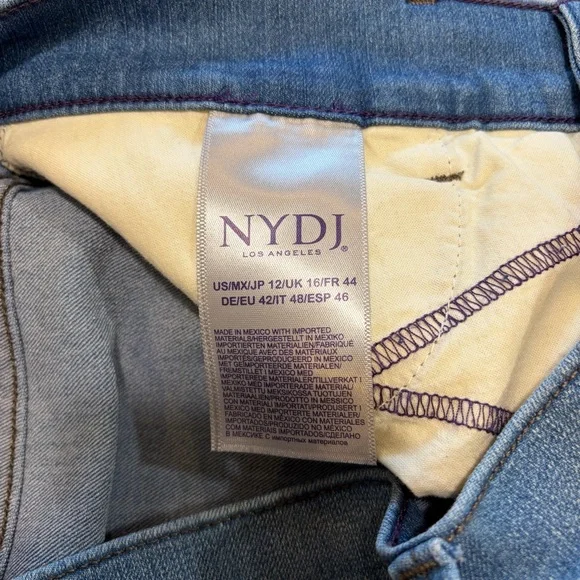 NYDJ Women’s Dayla Wide Cut Off Capri Jean With Lift Tuck Technology Size 12 - Picture 4 of 5